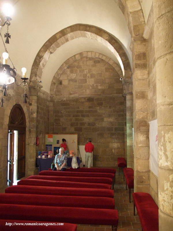 INTERIOR DEL TEMPLO HACIA LOS PIES